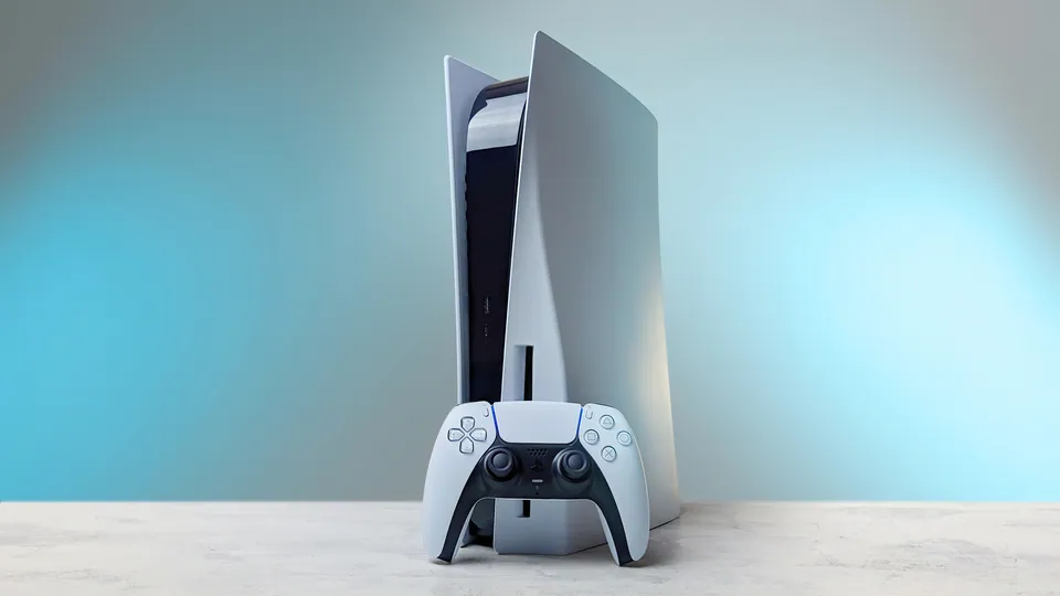 Consola PlayStation 5 con joystick DualSense sobre fondo celeste